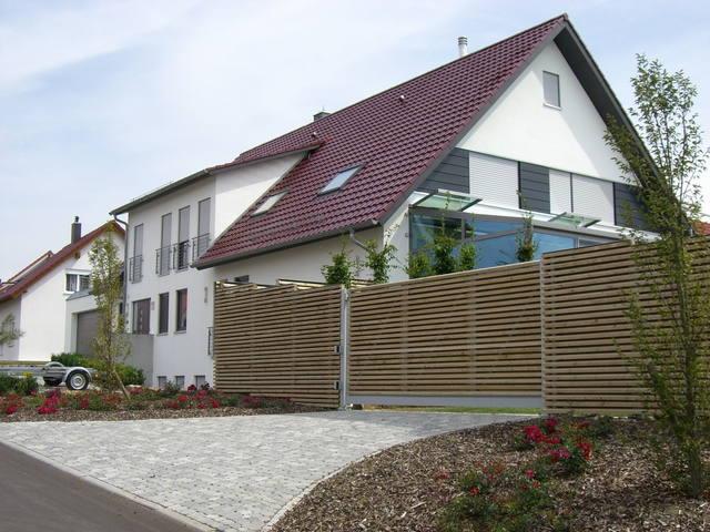 Schiebetor BF mit Holzfüllung Außenansicht